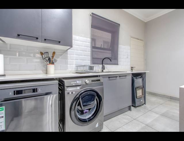 2 BEDROOM APARTMENT FOR SALE IN BRYANSTON